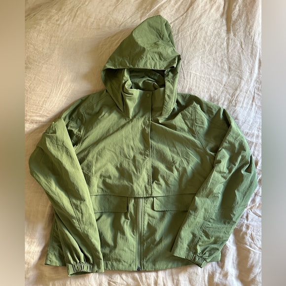 Lululemon Always Effortless Jacket in Bronze Green - Picture 5 of 8